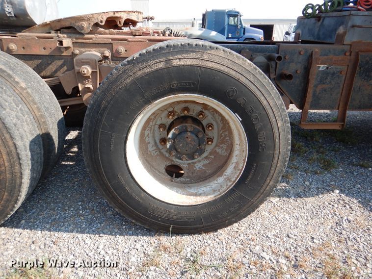 image for item DK2360 1993 Mack CH613  semi truck