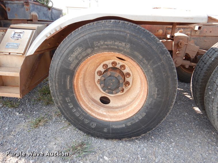 image for item DK2360 1993 Mack CH613  semi truck