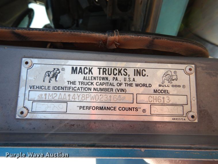 image for item DK2360 1993 Mack CH613  semi truck