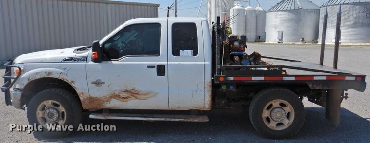 image for item DK2429 2015 Ford F250 Super Duty  SuperCab bale bed pickup truck