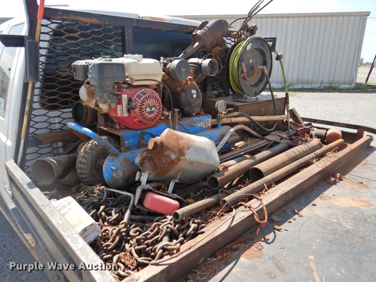 image for item DK2429 2015 Ford F250 Super Duty  SuperCab bale bed pickup truck