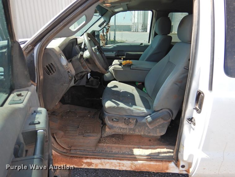 image for item DK2429 2015 Ford F250 Super Duty  SuperCab bale bed pickup truck