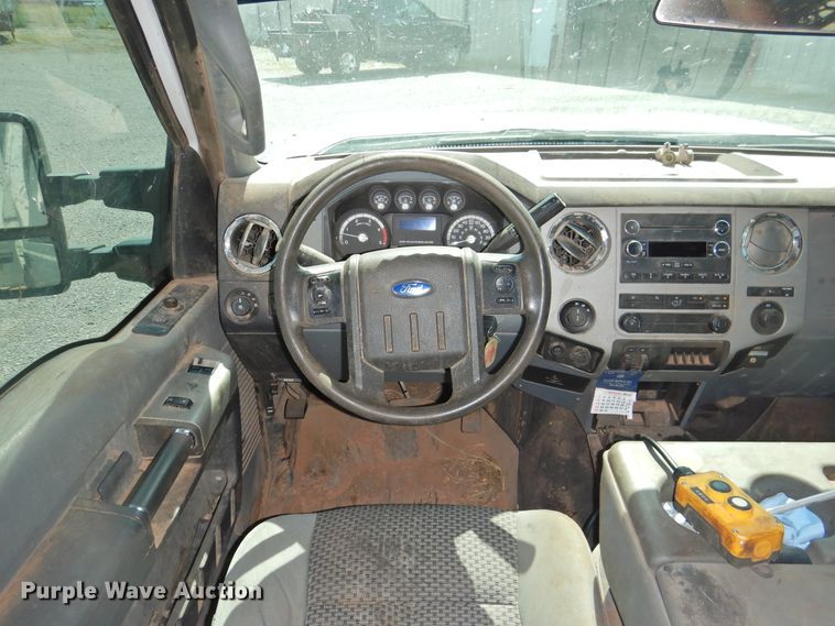 image for item DK2429 2015 Ford F250 Super Duty  SuperCab bale bed pickup truck