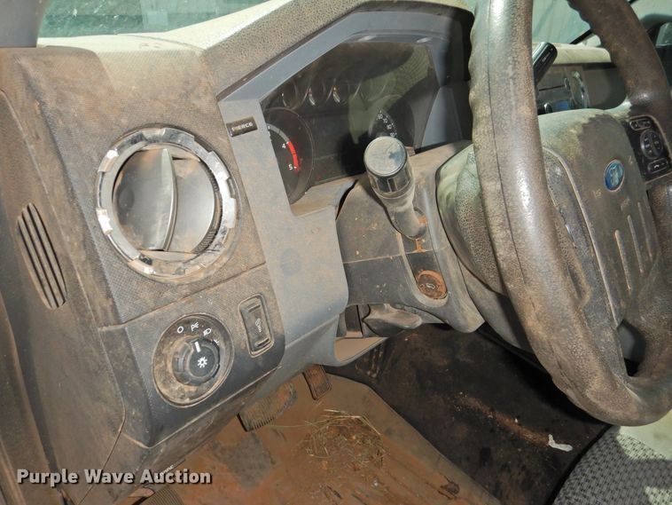 image for item DK2429 2015 Ford F250 Super Duty  SuperCab bale bed pickup truck