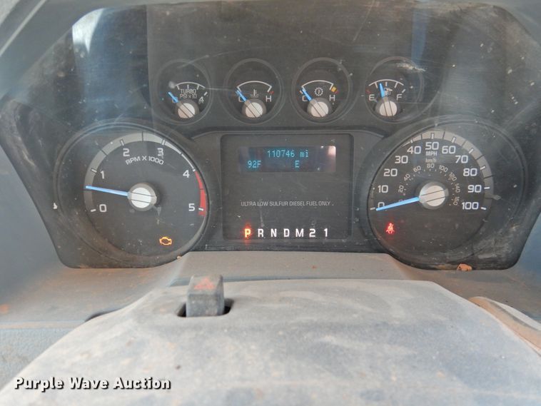 image for item DK2429 2015 Ford F250 Super Duty  SuperCab bale bed pickup truck