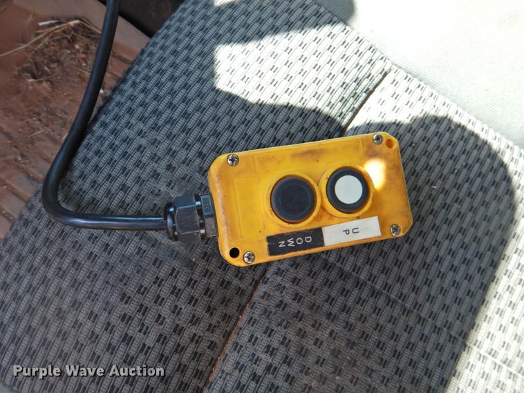 image for item DK2429 2015 Ford F250 Super Duty  SuperCab bale bed pickup truck