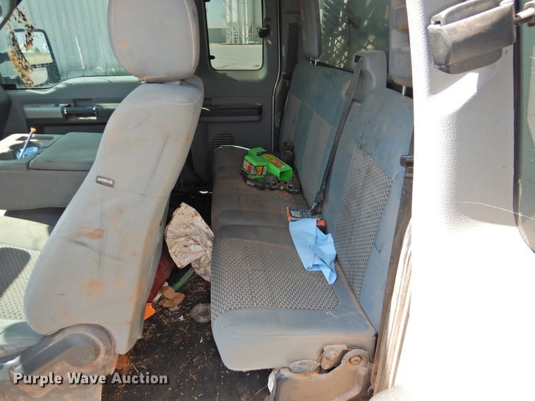 image for item DK2429 2015 Ford F250 Super Duty  SuperCab bale bed pickup truck