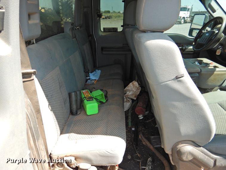 image for item DK2429 2015 Ford F250 Super Duty  SuperCab bale bed pickup truck