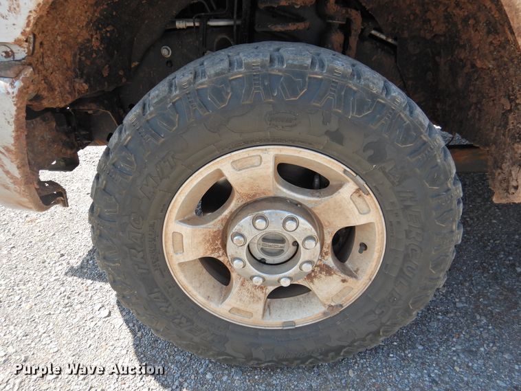 image for item DK2429 2015 Ford F250 Super Duty  SuperCab bale bed pickup truck