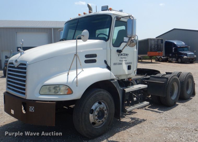 image for item DH7271 2007 Mack CXN613  semi truck