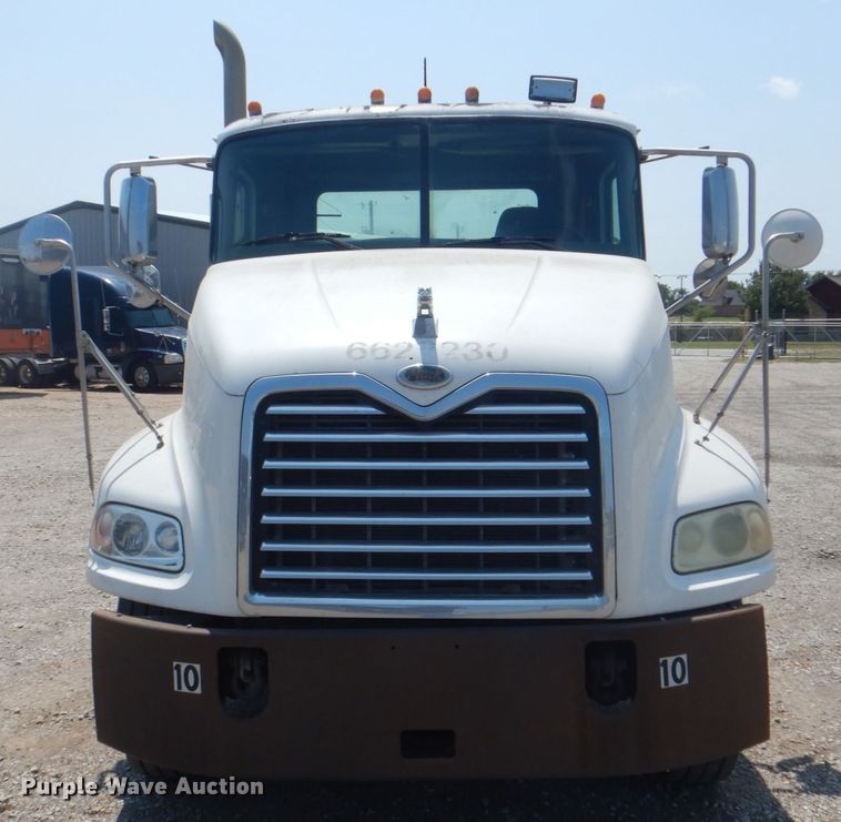 image for item DH7271 2007 Mack CXN613  semi truck