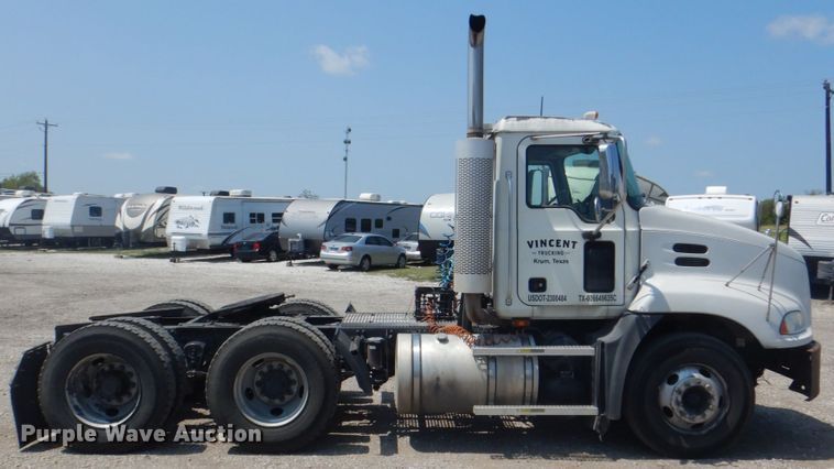 image for item DH7271 2007 Mack CXN613  semi truck