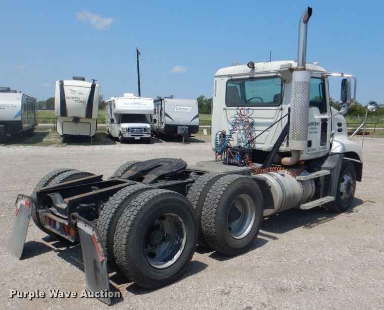 image for item DH7271 2007 Mack CXN613  semi truck