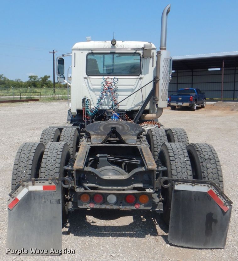 image for item DH7271 2007 Mack CXN613  semi truck