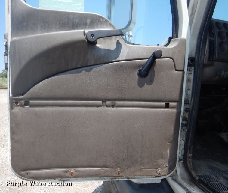 image for item DH7271 2007 Mack CXN613  semi truck