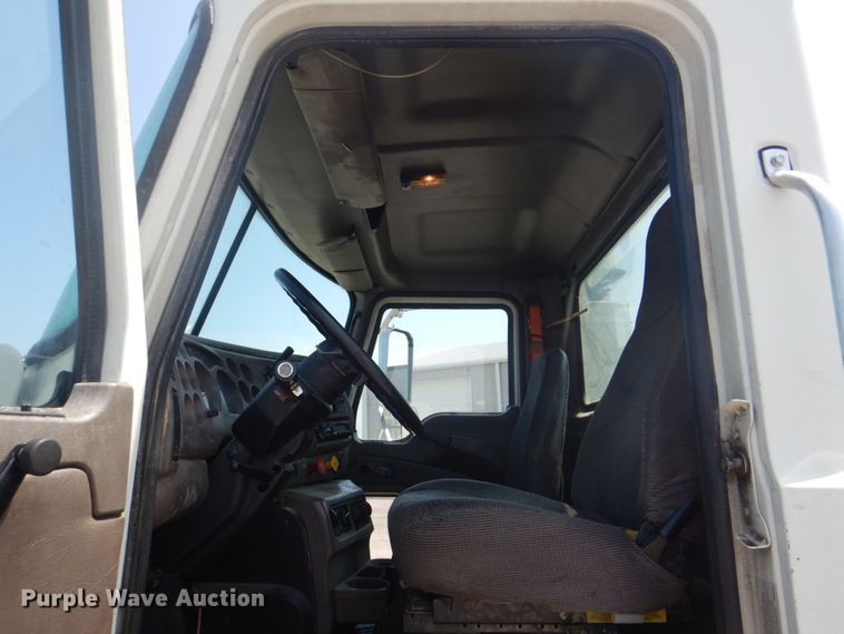 image for item DH7271 2007 Mack CXN613  semi truck