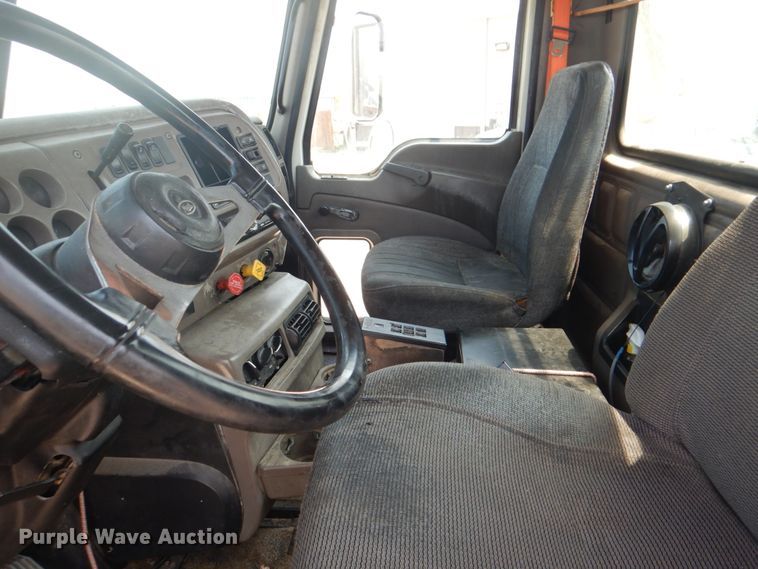 image for item DH7271 2007 Mack CXN613  semi truck