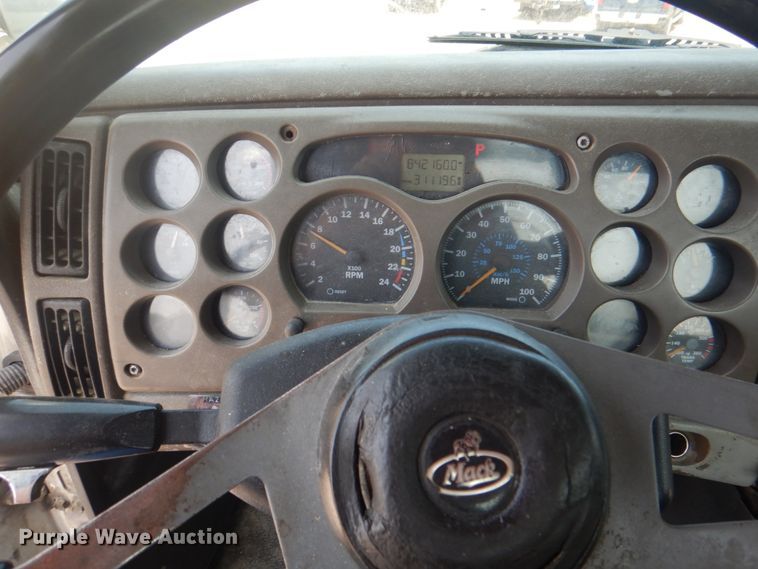 image for item DH7271 2007 Mack CXN613  semi truck