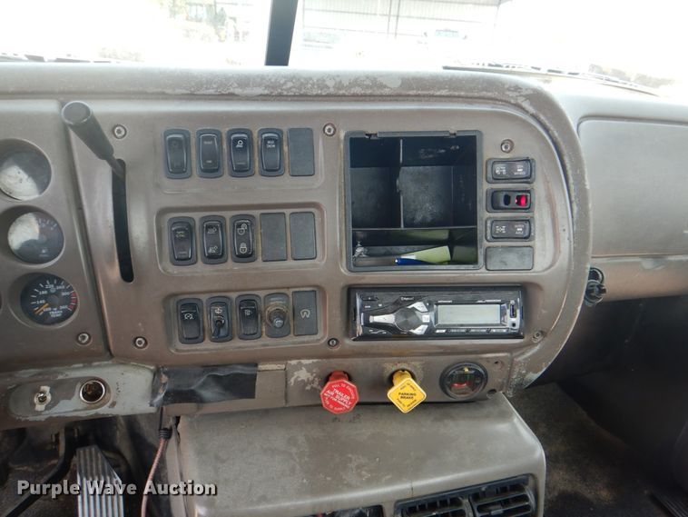 image for item DH7271 2007 Mack CXN613  semi truck