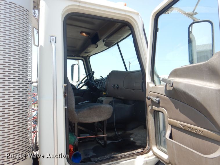 image for item DH7271 2007 Mack CXN613  semi truck