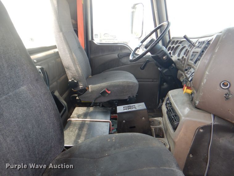 image for item DH7271 2007 Mack CXN613  semi truck