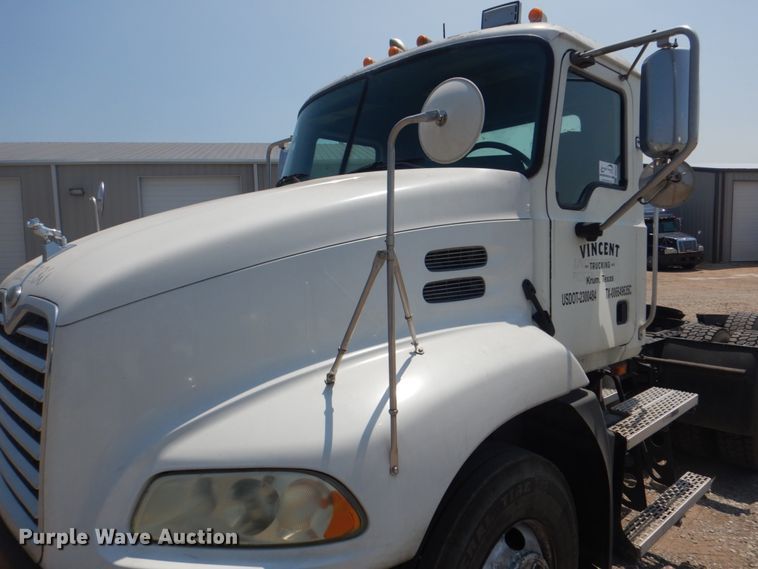 image for item DH7271 2007 Mack CXN613  semi truck