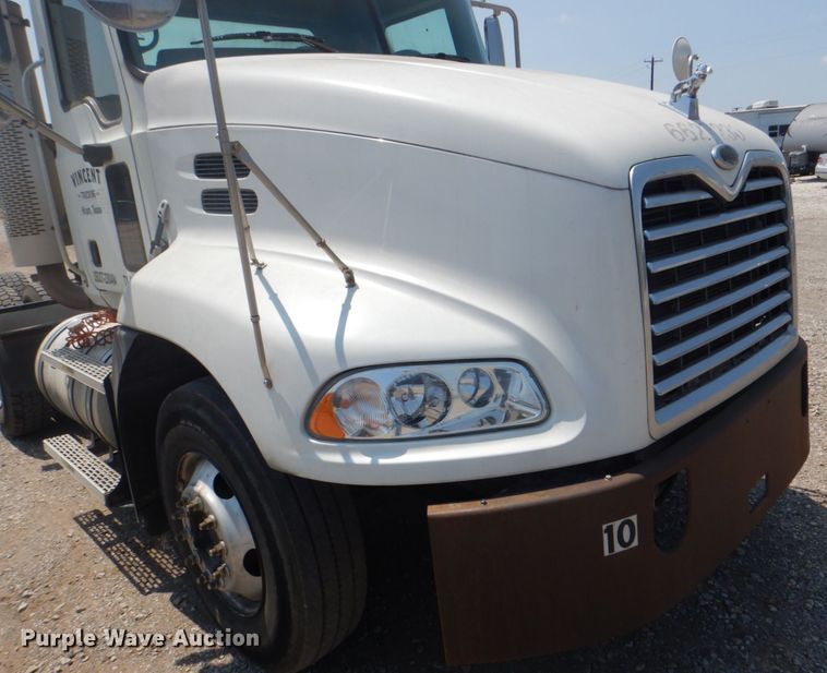 image for item DH7271 2007 Mack CXN613  semi truck