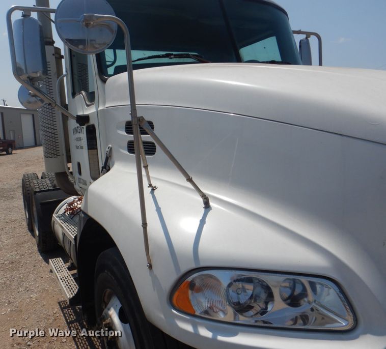 image for item DH7271 2007 Mack CXN613  semi truck