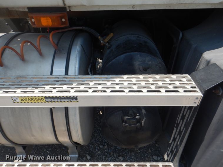 image for item DH7271 2007 Mack CXN613  semi truck