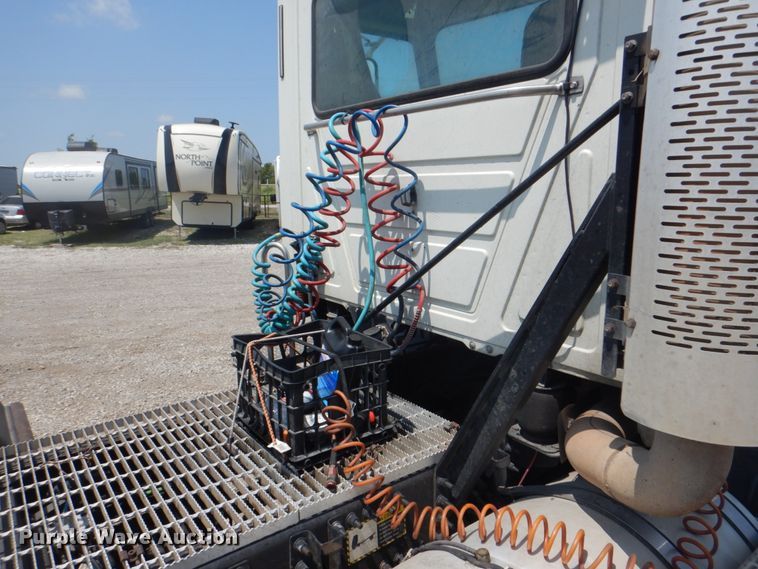 image for item DH7271 2007 Mack CXN613  semi truck