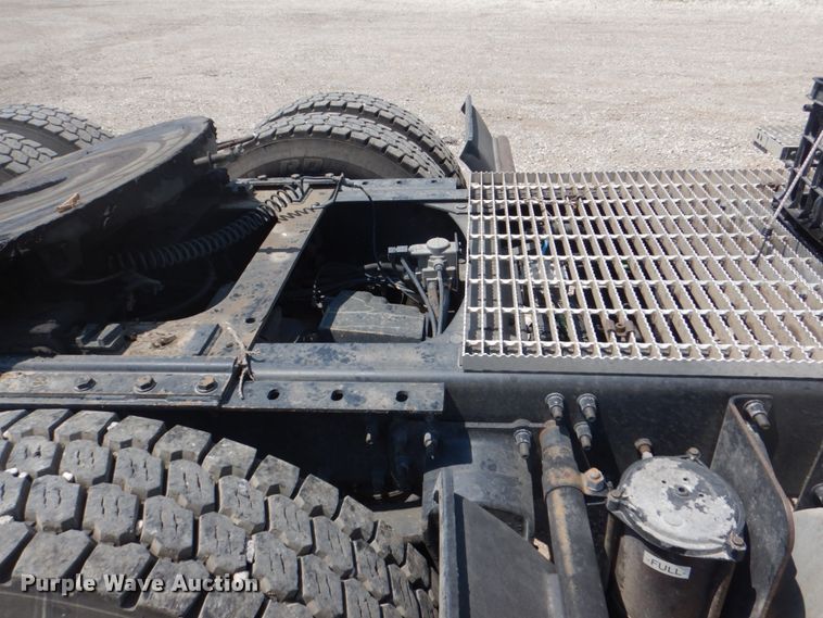 image for item DH7271 2007 Mack CXN613  semi truck