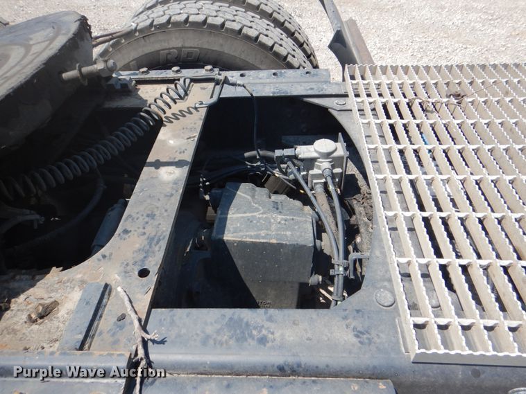 image for item DH7271 2007 Mack CXN613  semi truck