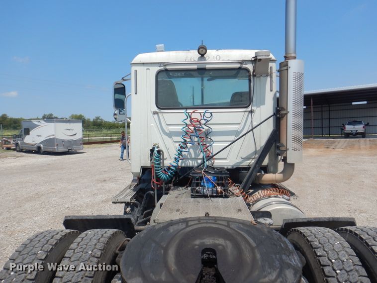 image for item DH7271 2007 Mack CXN613  semi truck