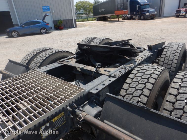 image for item DH7271 2007 Mack CXN613  semi truck