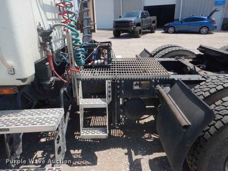 image for item DH7271 2007 Mack CXN613  semi truck