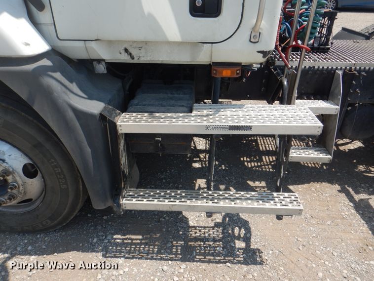 image for item DH7271 2007 Mack CXN613  semi truck