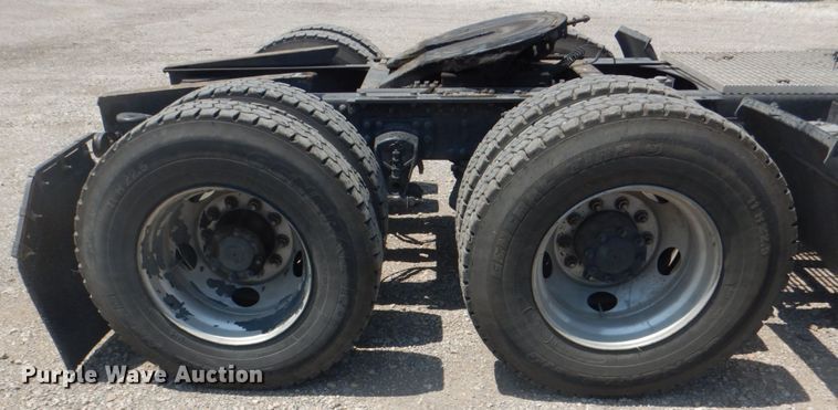 image for item DH7271 2007 Mack CXN613  semi truck