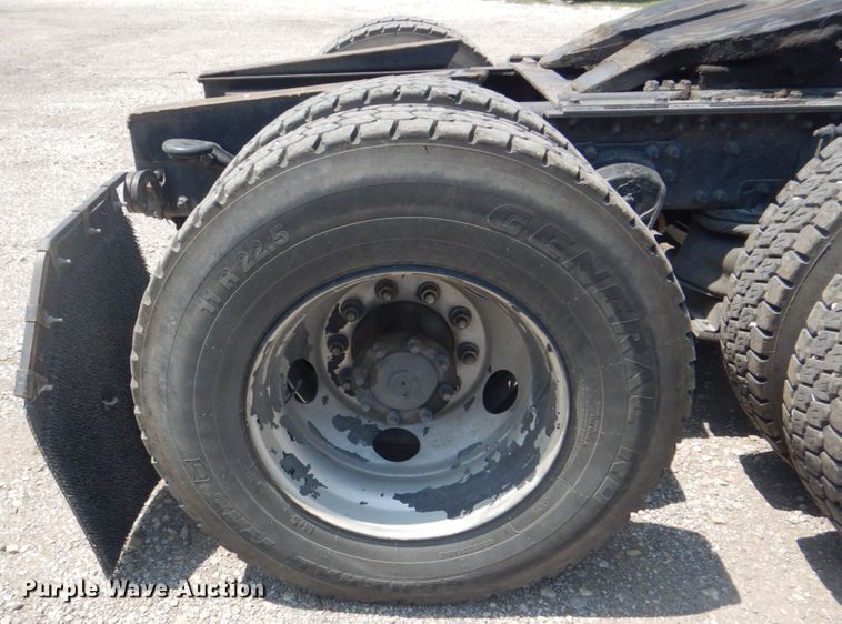 image for item DH7271 2007 Mack CXN613  semi truck