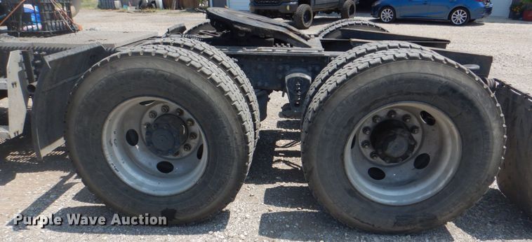 image for item DH7271 2007 Mack CXN613  semi truck