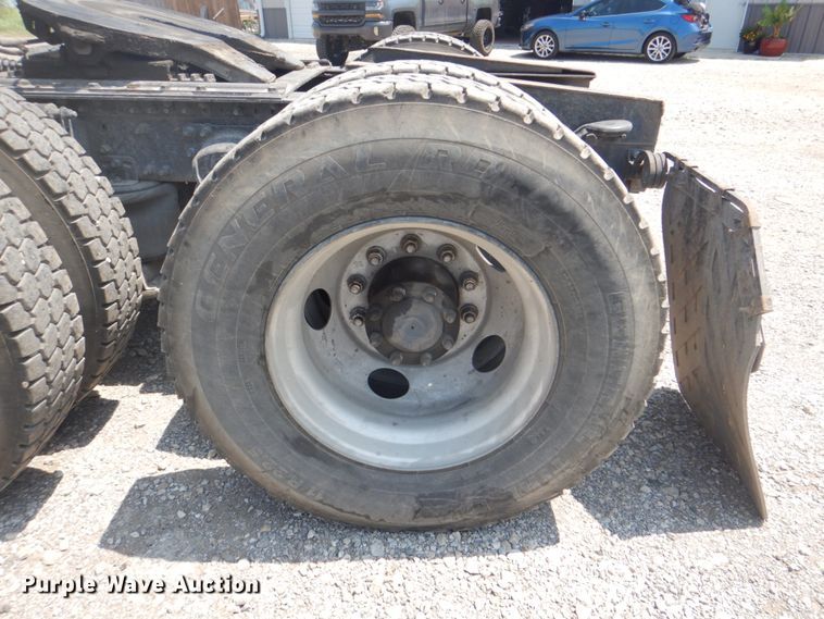 image for item DH7271 2007 Mack CXN613  semi truck