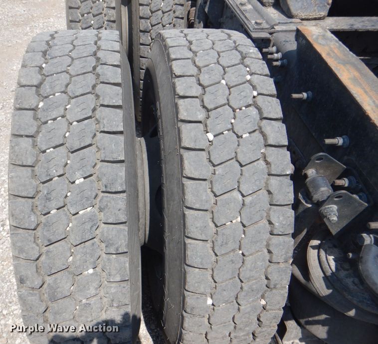 image for item DH7271 2007 Mack CXN613  semi truck