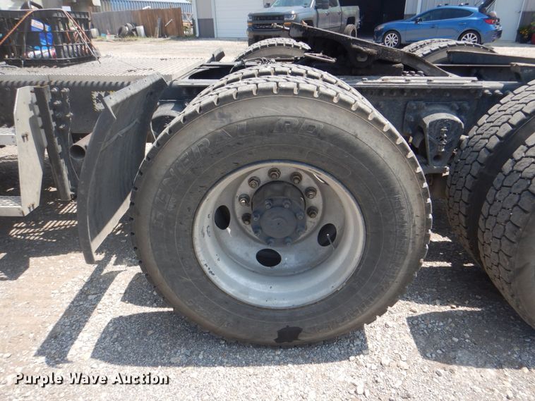 image for item DH7271 2007 Mack CXN613  semi truck