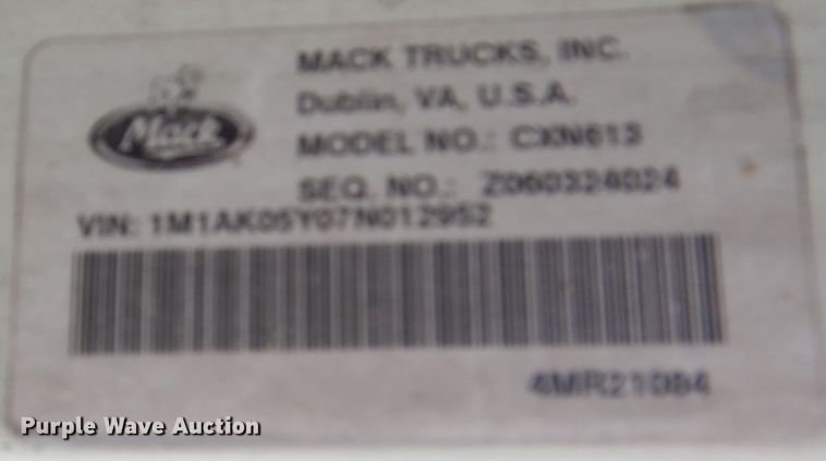 image for item DH7271 2007 Mack CXN613  semi truck
