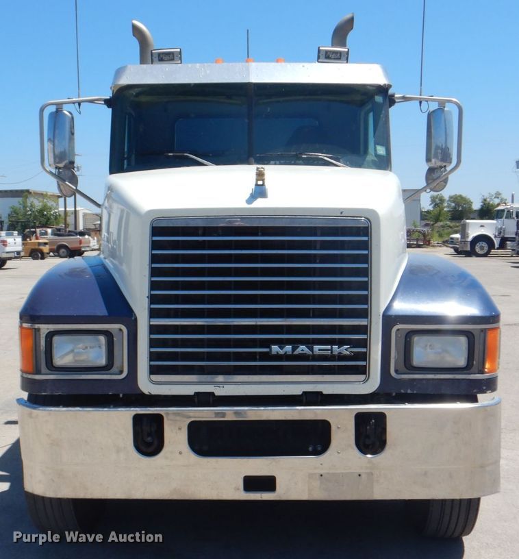 image for item DH7272 2015 Mack CHU613  semi truck
