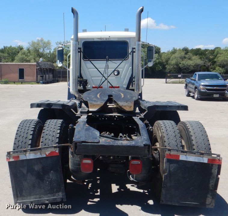 image for item DH7272 2015 Mack CHU613  semi truck