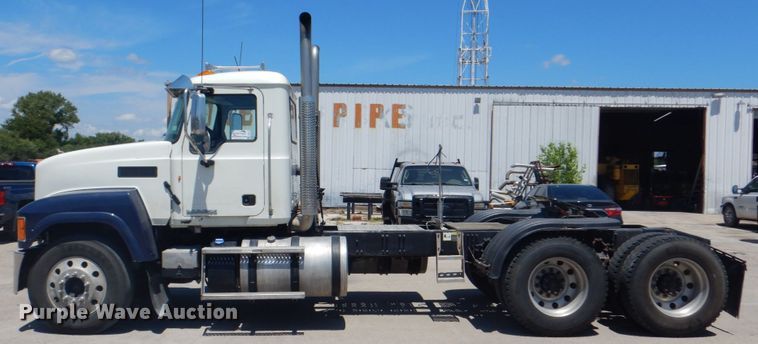 image for item DH7272 2015 Mack CHU613  semi truck