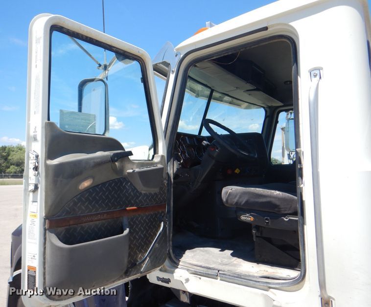 image for item DH7272 2015 Mack CHU613  semi truck