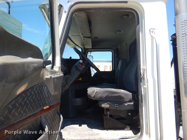 image for item DH7272 2015 Mack CHU613  semi truck