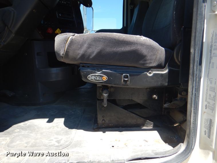 image for item DH7272 2015 Mack CHU613  semi truck