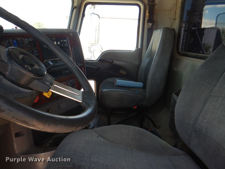 image for item DH7272 2015 Mack CHU613  semi truck